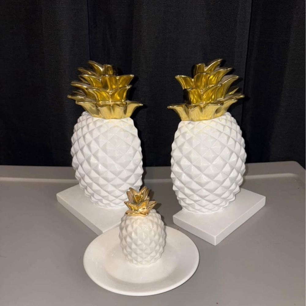 White and Gold Pineapple Decor Set